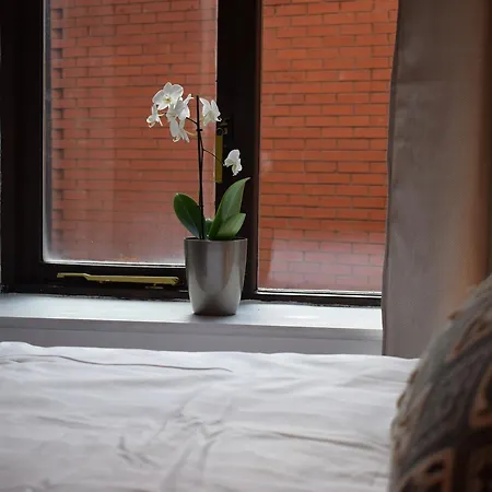 1 Bed Beside Castle * Dublin