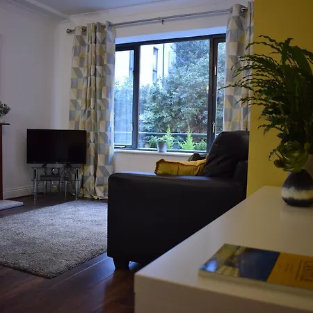 Apartment 1 Bed Beside Castle *