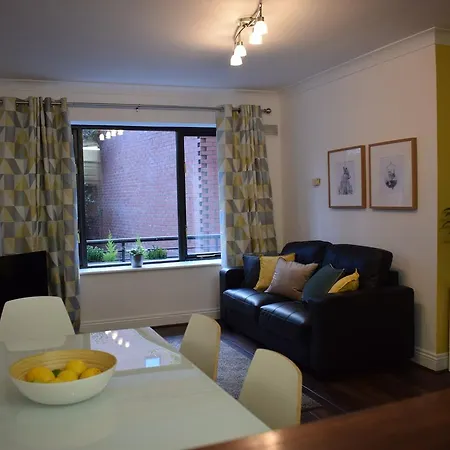 Apartment 1 Bed Beside Castle *