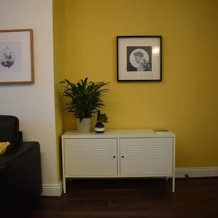 1 Bed Beside Castle Apartment